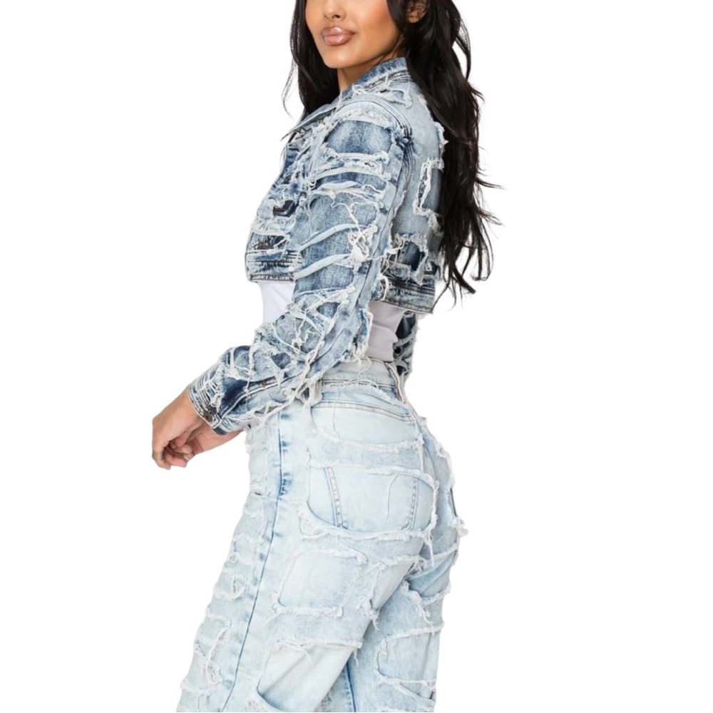 NWOT!! AKIRA Aphrodite Jeans 8117 Cropped Destroyed Denim Jean Jacket - Size L